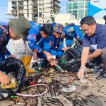 Pantai Segara Dipenuhi Sampah, Astra Motor Kaltim 1 dan Ditpolairud Turun Tangan Bersihkan Pesisir Balikpapan