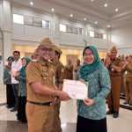 Kecamatan Balut Beri Penghargaan Pegawai Teladan Semester I 2026