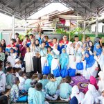 Pertamina Patra Niaga RU V Balikpapan Salurkan Bantuan Sosial dan Donasi Buku untuk Warga Ring-1 Kilang