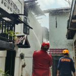 Asap Hitam Membumbung, Satu Rumah Warga Hangus Membara