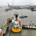 Pertamina Patra Niaga RU V Salurkan Perdana SF-05 ke BP Tangguh LNG
