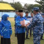 HUT TNI ke – 81, Lanud Dhomber Balikpapan Bagi 300 Paket Sembako dan Khitan 150 Anak