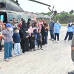 Lanud Dhomber Sambut Anak-anak Rumah Singgah Kanker Balikpapan, Kenalkan Alutsista TNI AU
